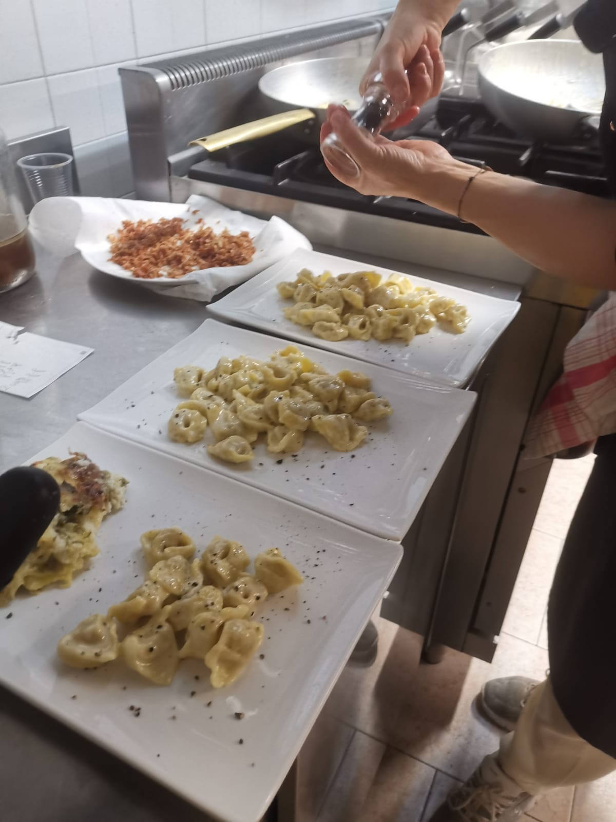 cappelletti pecorino locale, pepe e burro